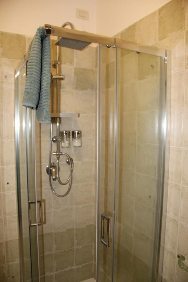 Casa Lucia Private Car Or Motorcycle Park Apartment ลุคคา ภายนอก รูปภาพ